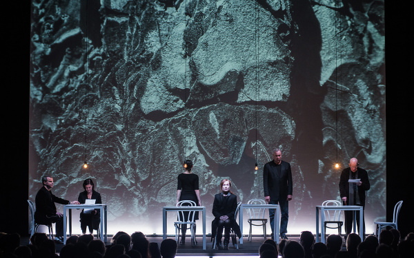 Performance im ZKM Medientheater