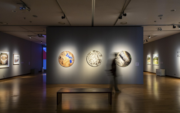 Blick in die Ausstellung »Writing the History of the Future. Signature Works of the Singular ZKM Media Art Collection«, 17. Dezember, 2021 - 3. April, 2022, Gwangju Museum of Art