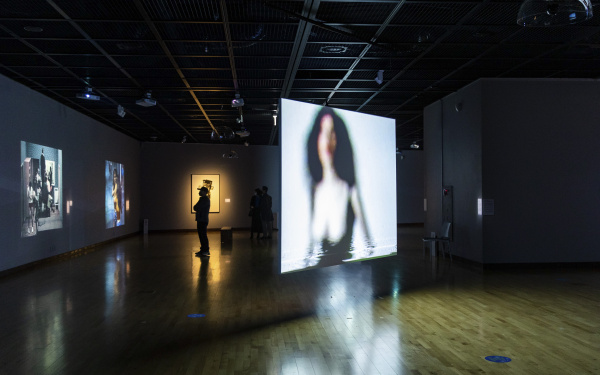 Blick in die Ausstellung »Writing the History of the Future. Signature Works of the Singular ZKM Media Art Collection«, 17. Dezember, 2021 - 3. April, 2022, Gwangju Museum of Art