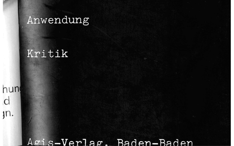 Cover der Zeitschrift »Semiosis«: weiße Schrift auf schwarzem Grund 