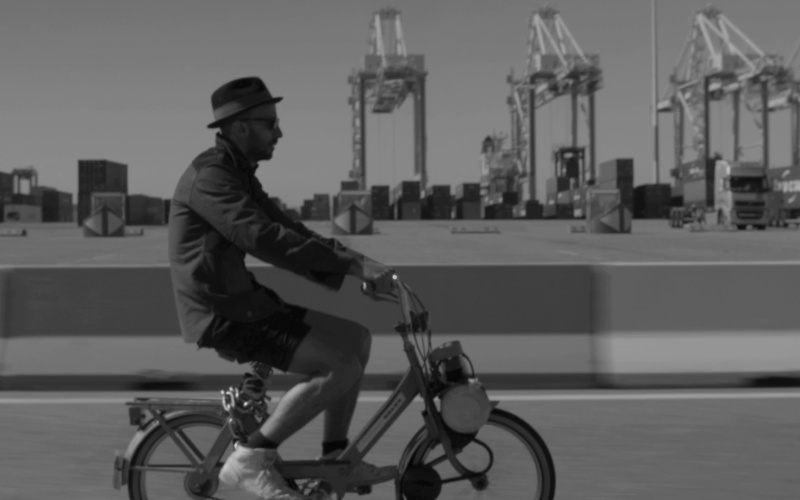 Mann auf einem Fahrrad 