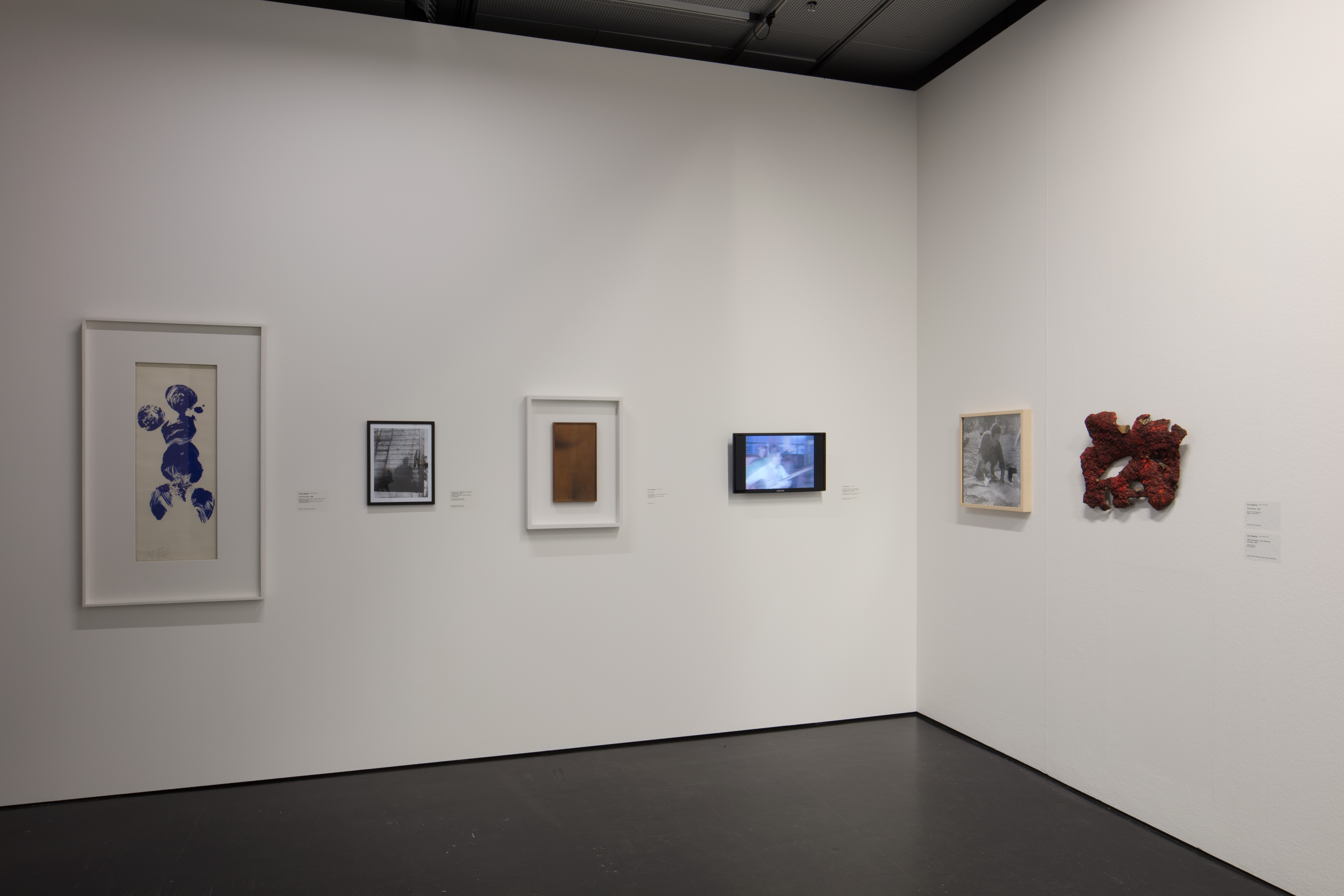 Blick in die Ausstellung »Kunst in Europa 1945-1968«.
