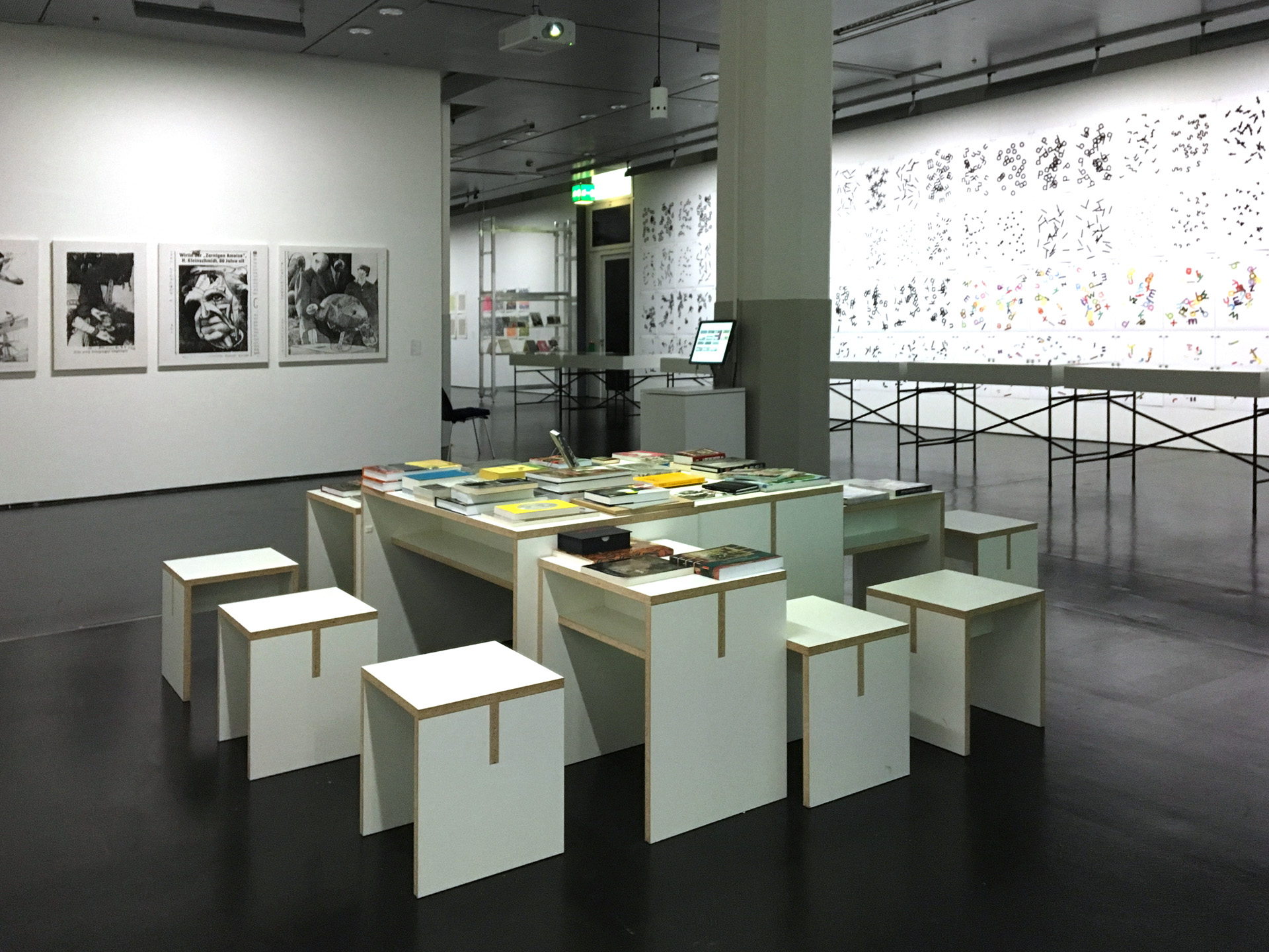 Blick in die Ausstellung »Hansjörg Mayer. The Smell of Ink«