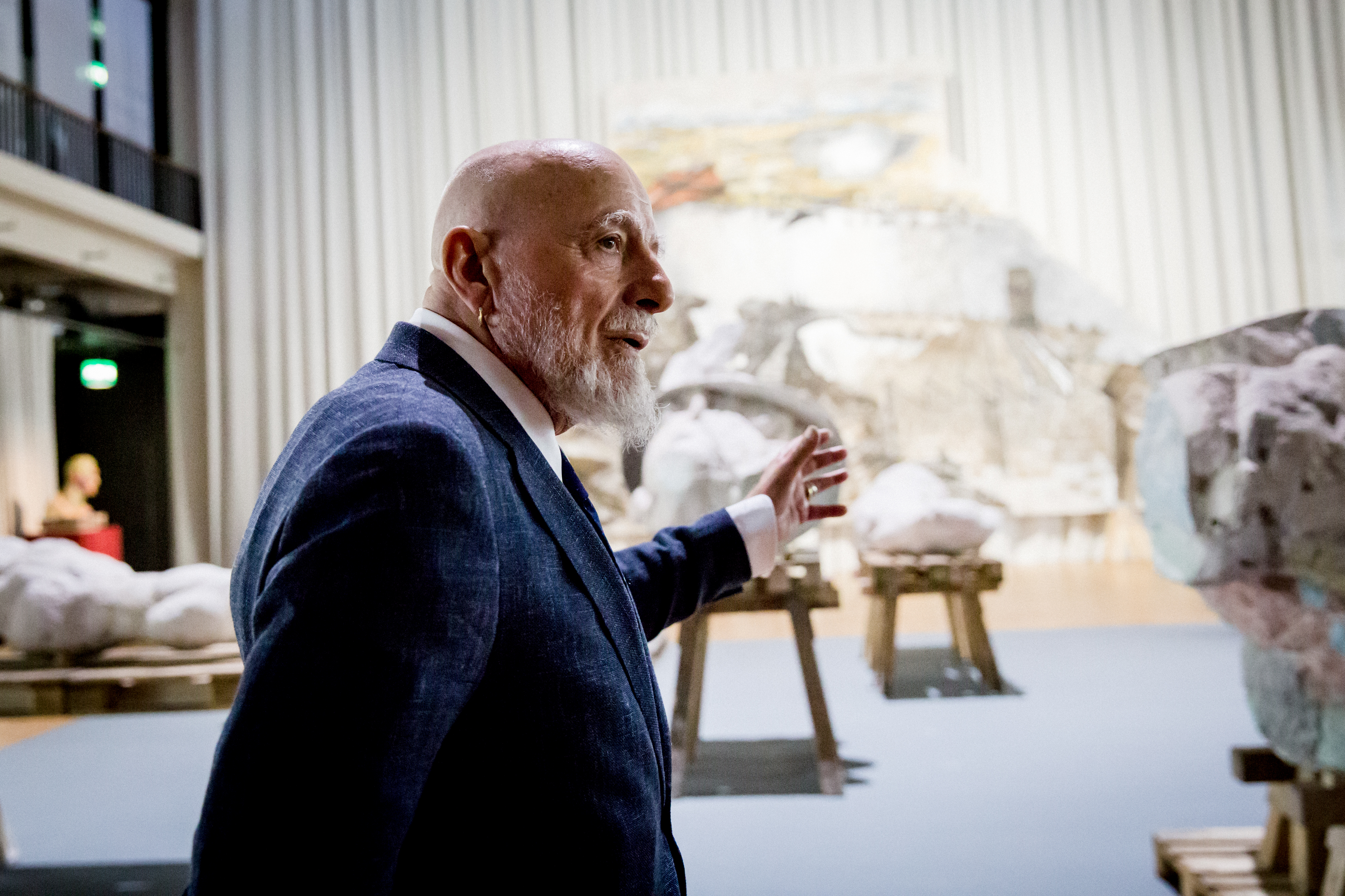 Markus Lüpertz in the exhibition in front of the Merkur-scupture