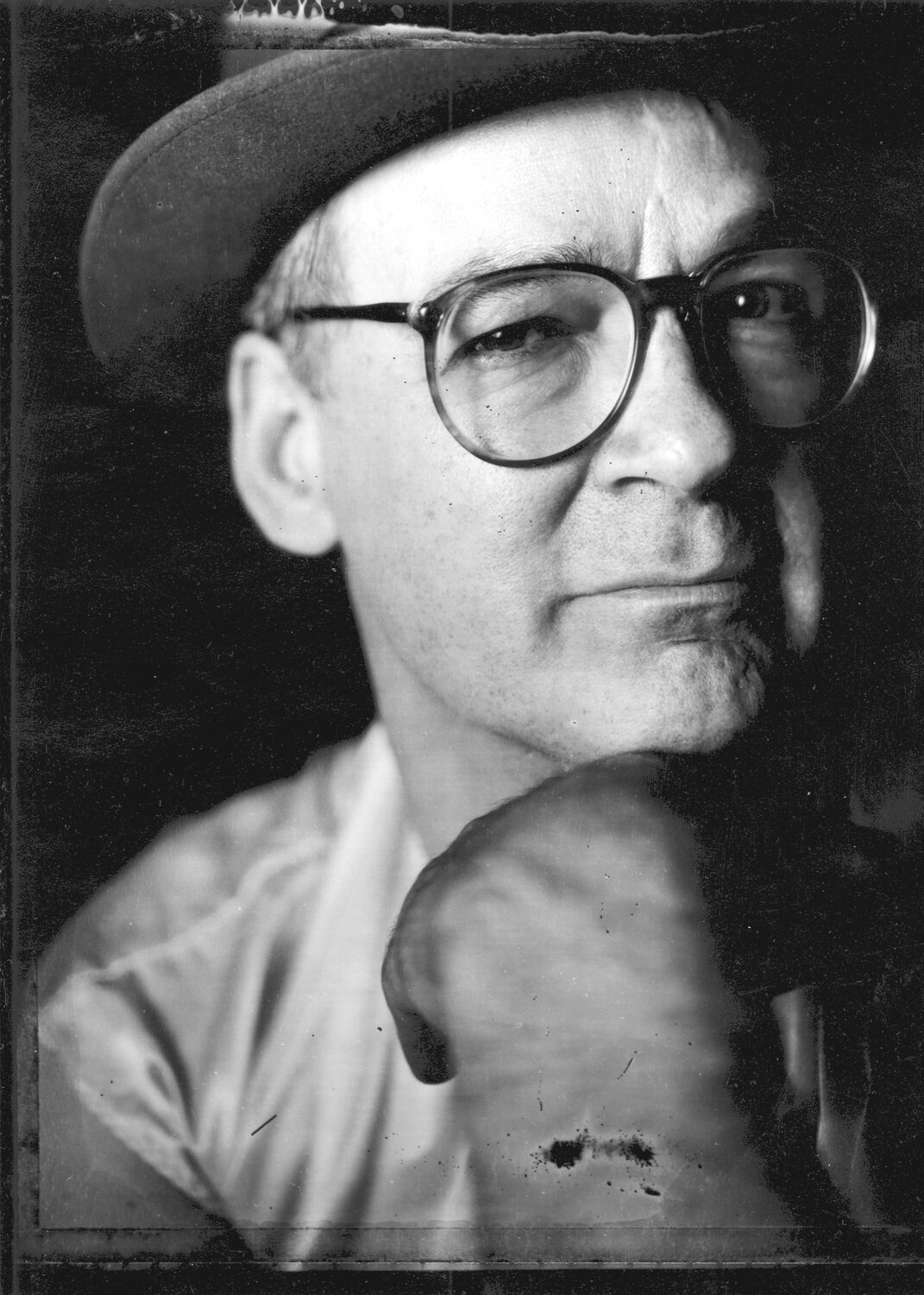 Ein Schwarz-Weiß-Portrait von Tony Conrad 