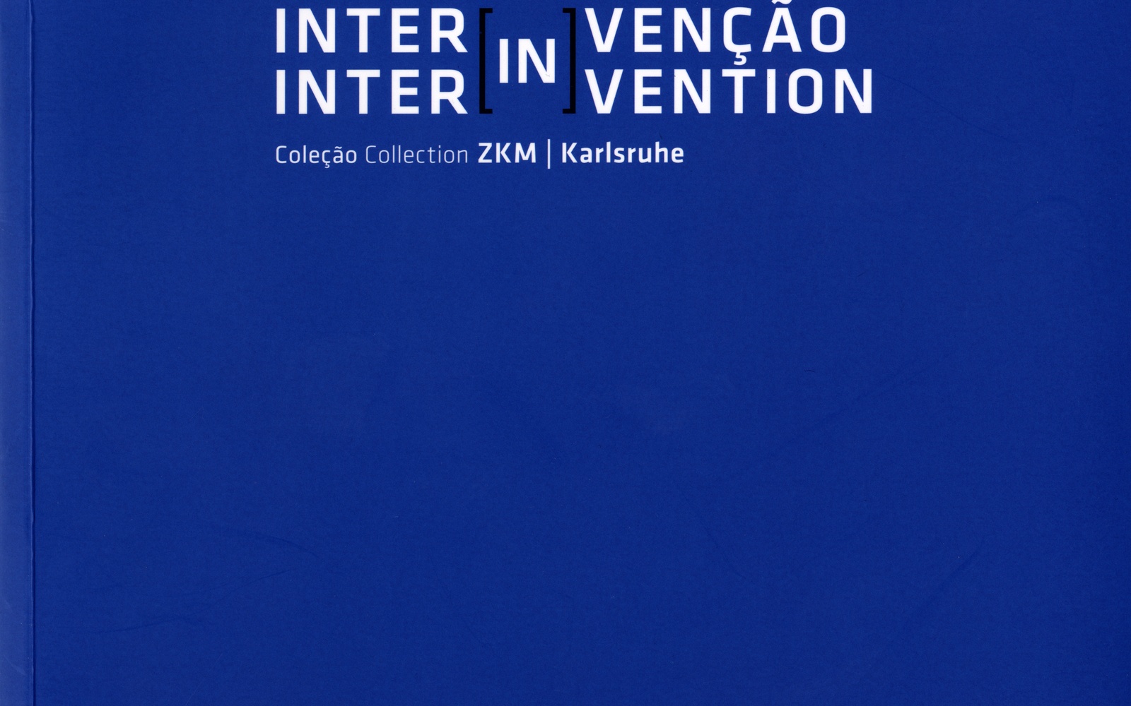 Blaues Cover mit weißer Schrift.