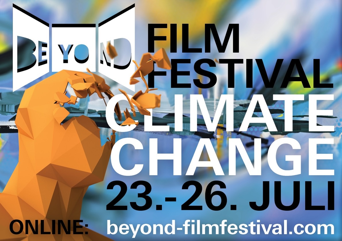 Ein Kopf geformt aus geometrischen Formen der sich an der Stirn öffnet. Dort steht in großen Buchstaben »Beyond Film Festival Climate Change«
