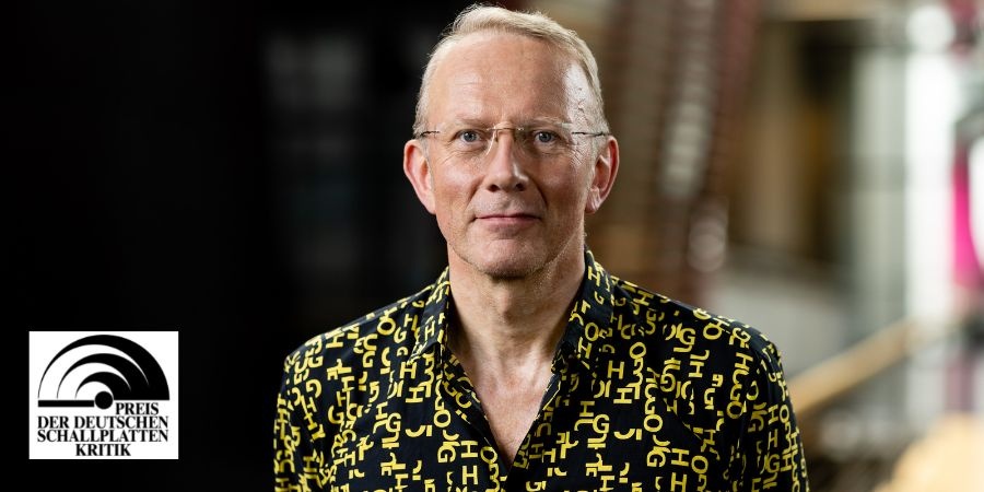 On the picture you can see Ludger Brümmer. In the lower corner is the writing "Preis der Deutschen Schallplatten Kritik".