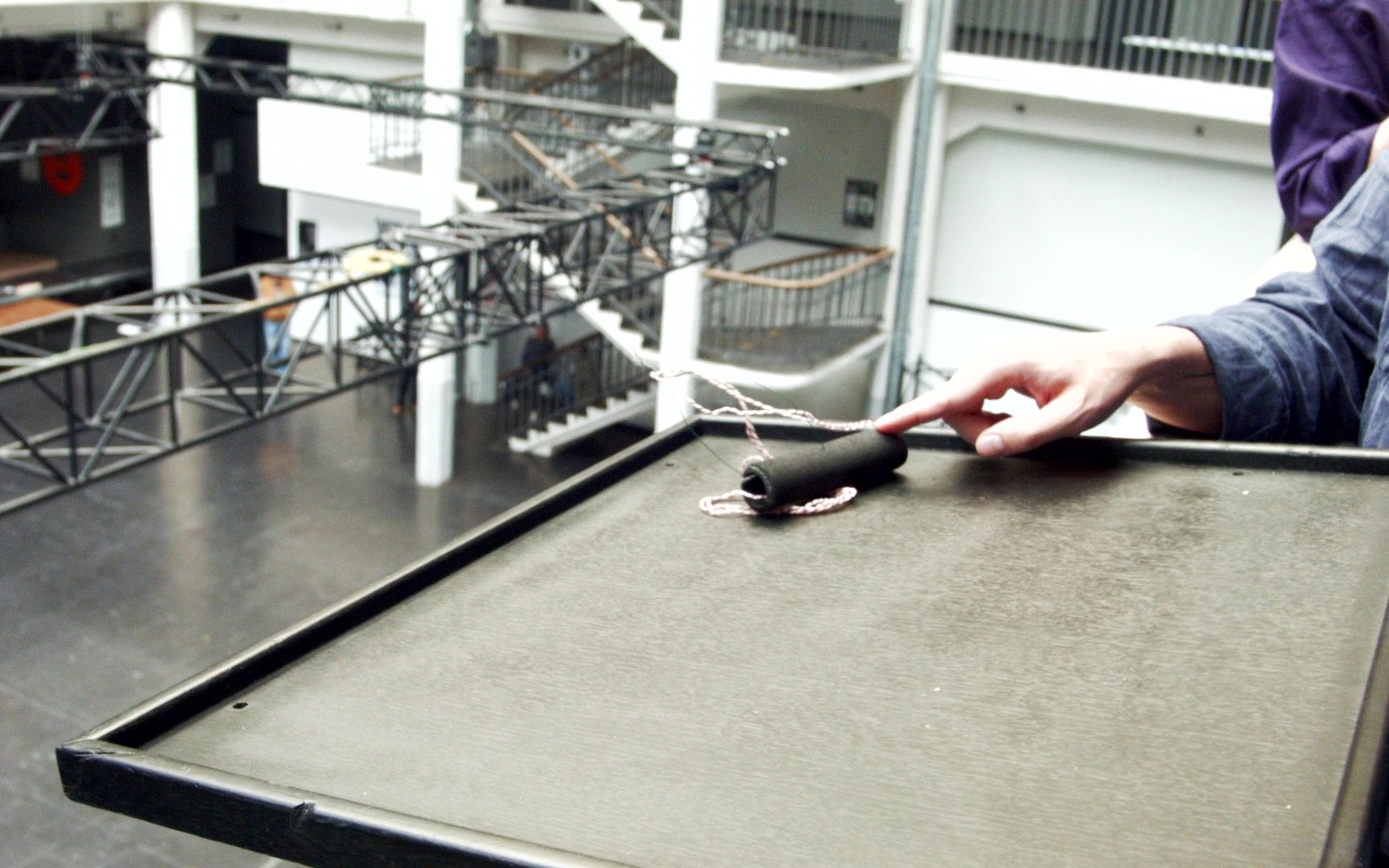 i6812_20_xxx_x_ex_falling3_1080p_10.jpg