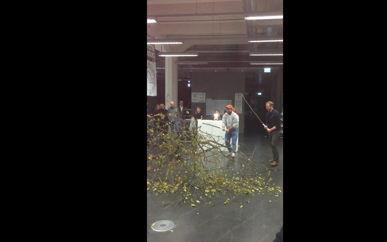 i6812_20_xxx_x_ex_tree_hitting_1080p_10.jpg
