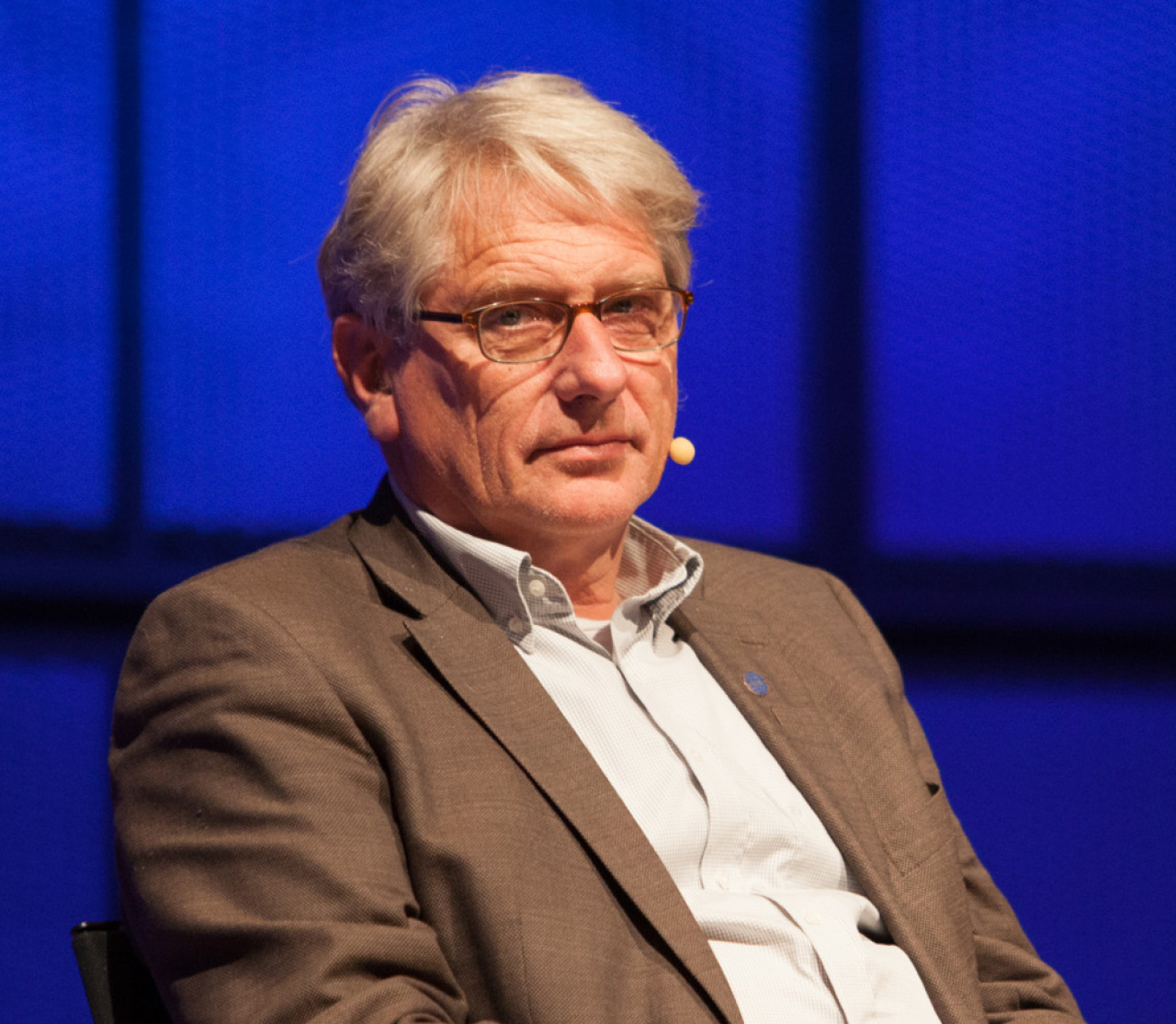 Portrait eines Mannes mit Brille
