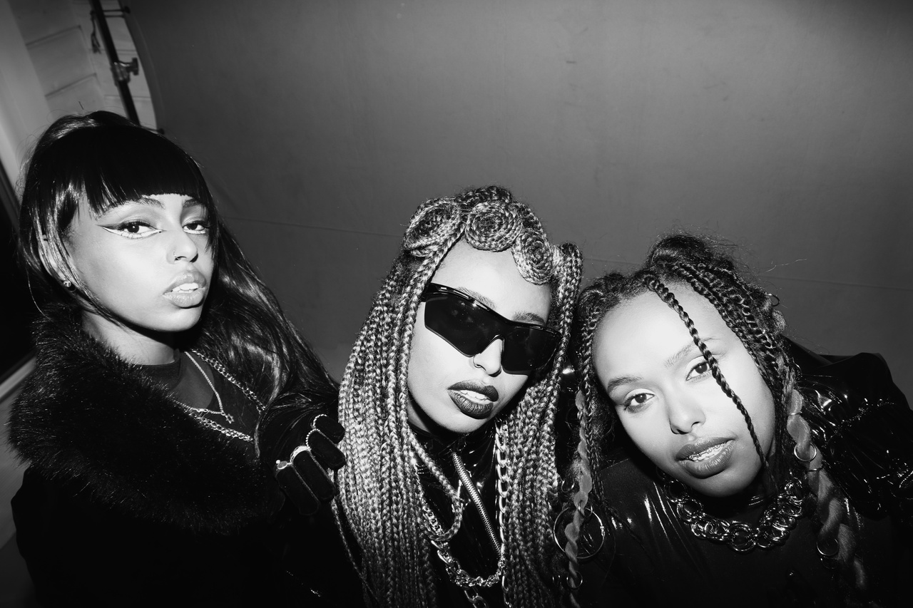 Portrait of Betty, Miriam and Siona Endale