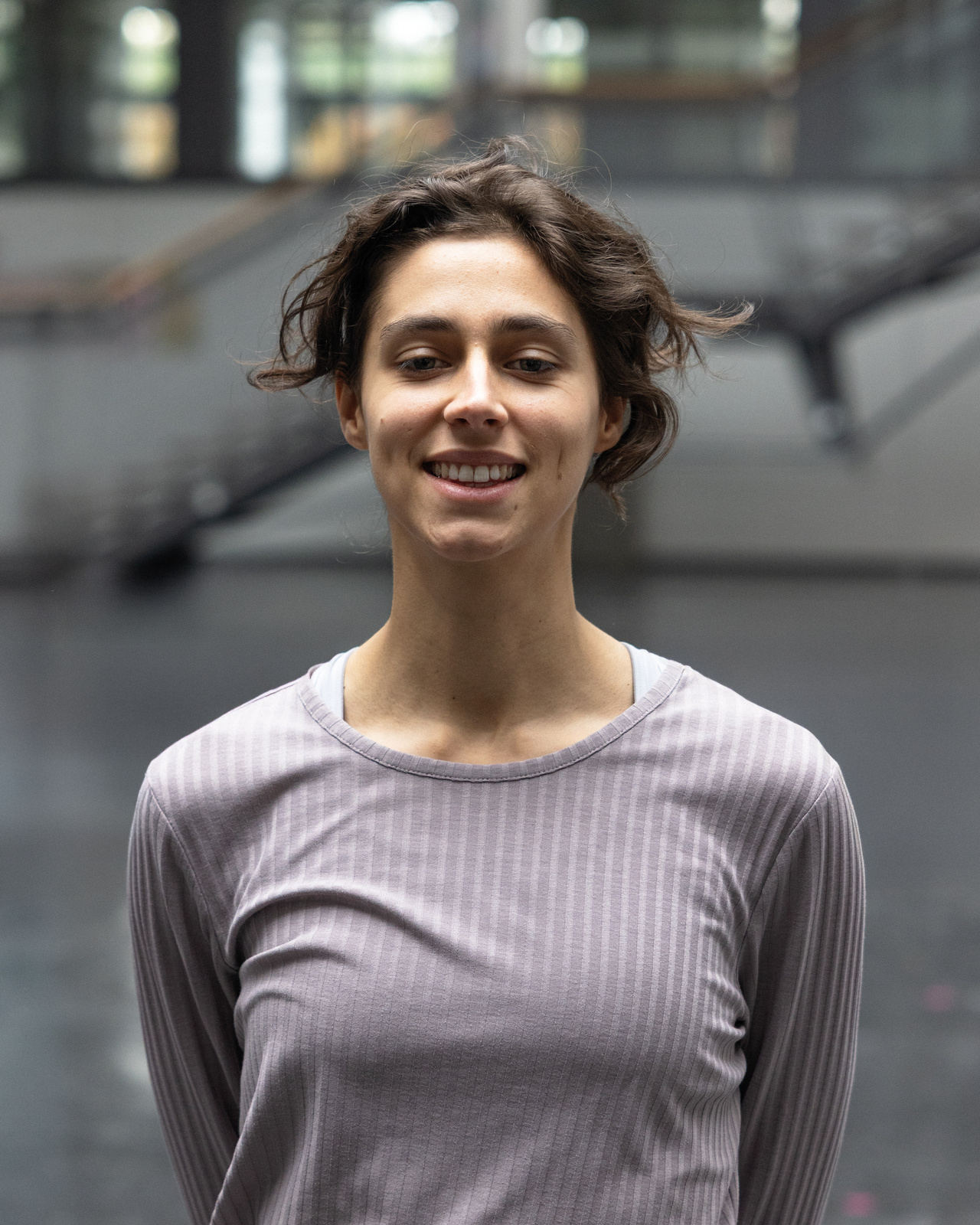 Zu sehen ist ein Portraitfoto von Tabea Wolf.