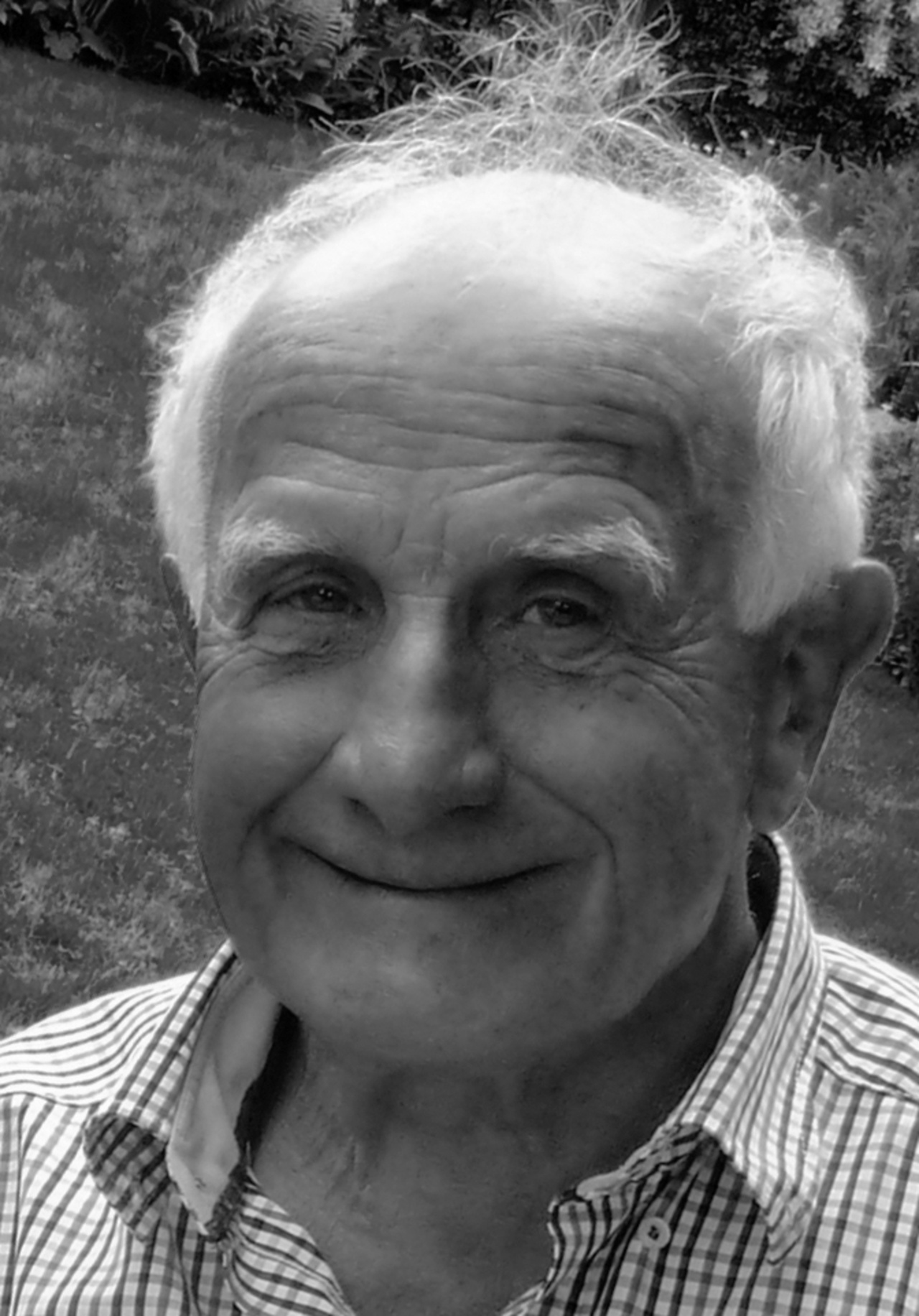 A portrait photo of Klaus Schilling is shown. 