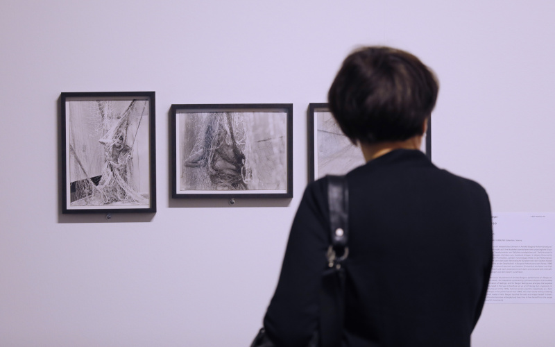 Blick in die Ausstellung »FEMINISTISCHE AVANTGARDE der 1970er-Jahre«