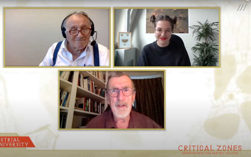 Ein Screenshot eines Zoom-Gesprächs mit Peter Weibel, Barbara Kiolbassa und Bruno Latour im Rahmen der »Terrestrischen Universität« am ZKM Karlsruhe.