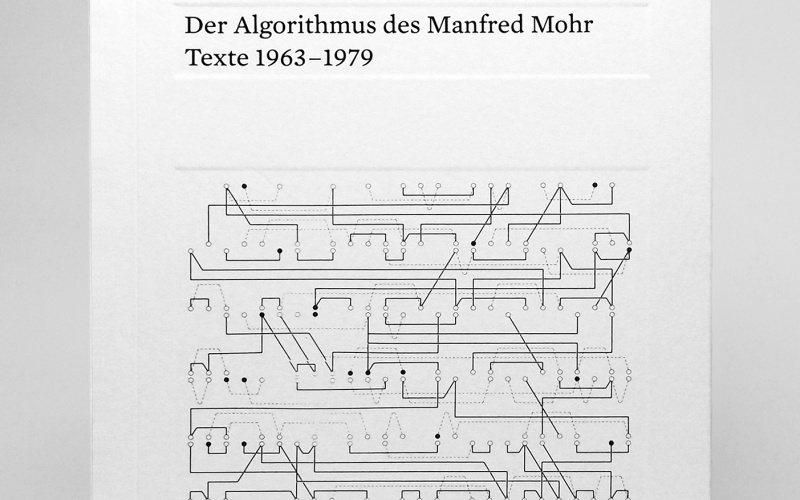 Cover der Publikation »Der Algorithmus des Manfred Mohr«: schwarzer Text und eine feine Linienzeichnung auf weißem Grund.