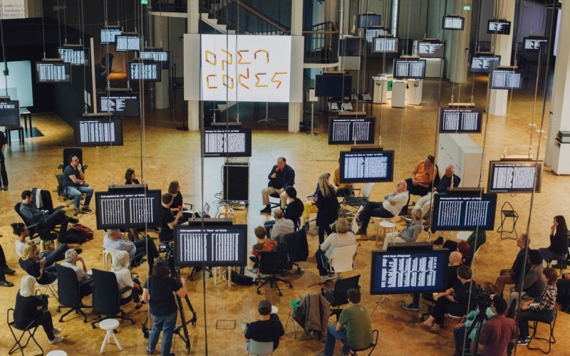 Blick in die Ausstellung »Open Codes. Die Welt als Datenfeld«