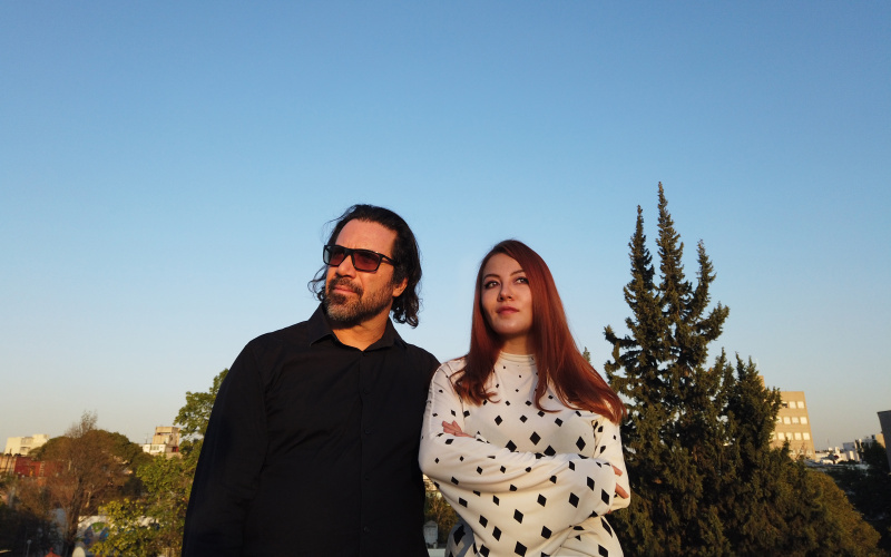 Zu sehen sind Malitzin Cortés und Iván Abreu