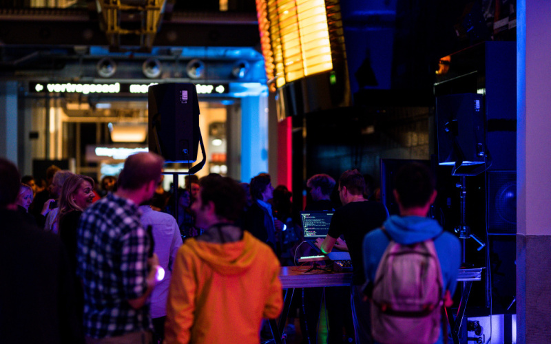 Zu sehen ist die Aftershowparty der »Bunten Nacht der Digitalisierung« 2019