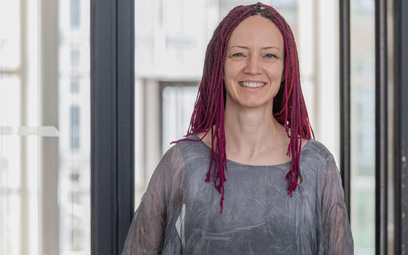 Portrait of art historian Inge Hinterwaldner