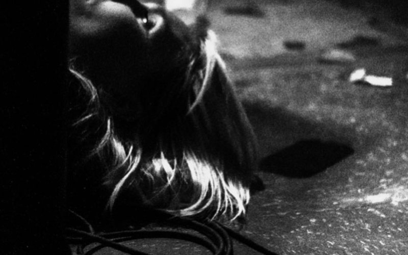 Puce Mary at a performance