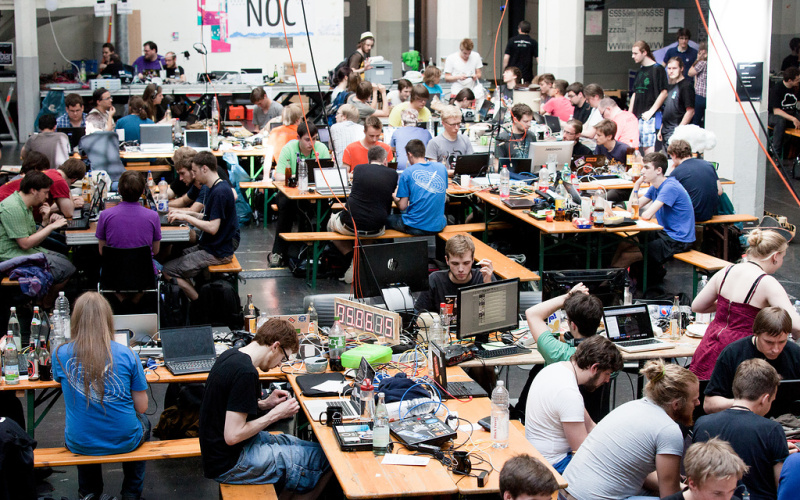 Hacker:innen bei der Gulaschprogrammiernacht