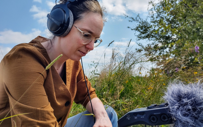 Marieke van de Ven doing field recordings