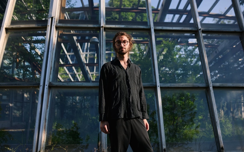 Zu sehen ist das Portraitfoto einer Person. 