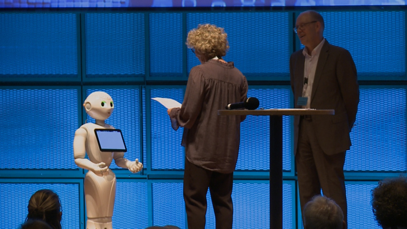 i6673_19_mth_s_gp_gc_kaforum_roboterpepper_und_susanneasche.jpg
