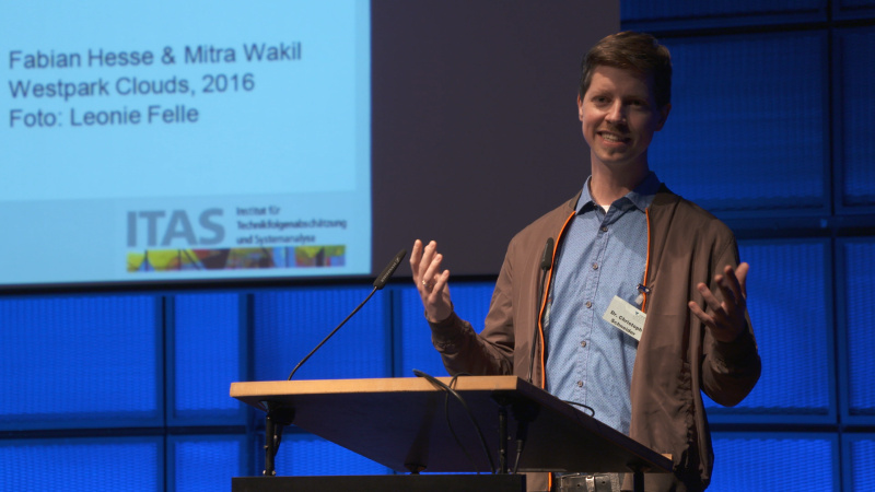 i6929_20_zkm_r_vr_mb_kaforum20_sprecher14_christophschneider_v4.jpg
