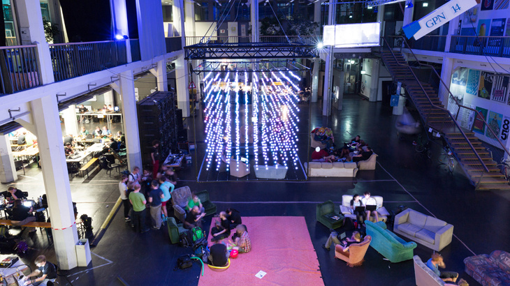 Lichtinstallation in Lichthof