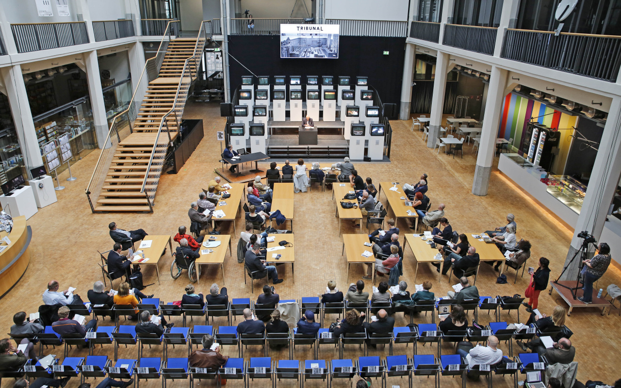 Das Tribunal im ZKM_Foyer