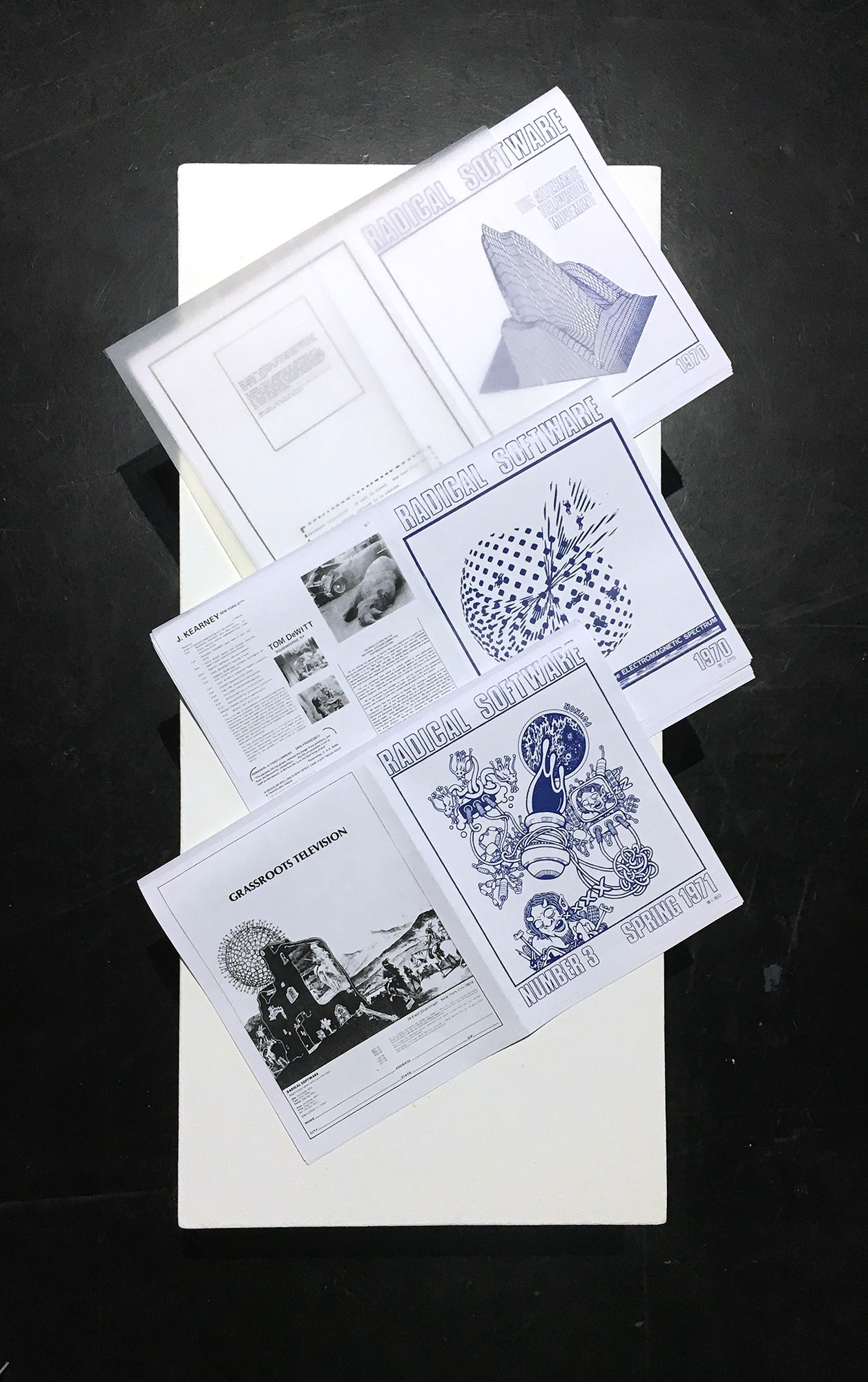 Blick in die Ausstellung »Radical Software«