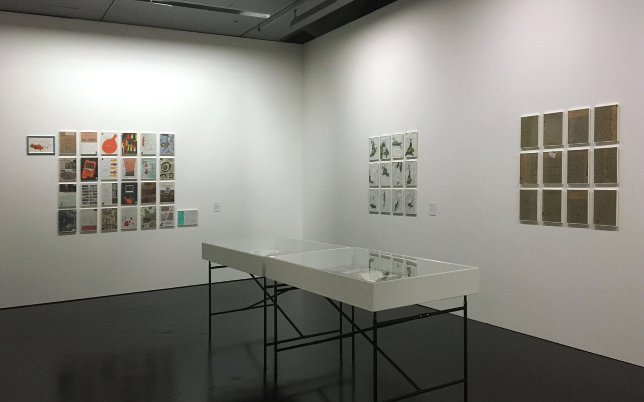 Blick in die Ausstellung »Nanni Balestrini. Wer das hir liest braucht sich vor nichts mehr zu fürchten«