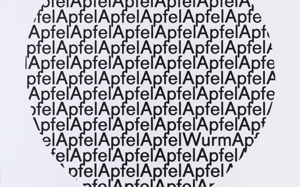 Apfel mit Wurm