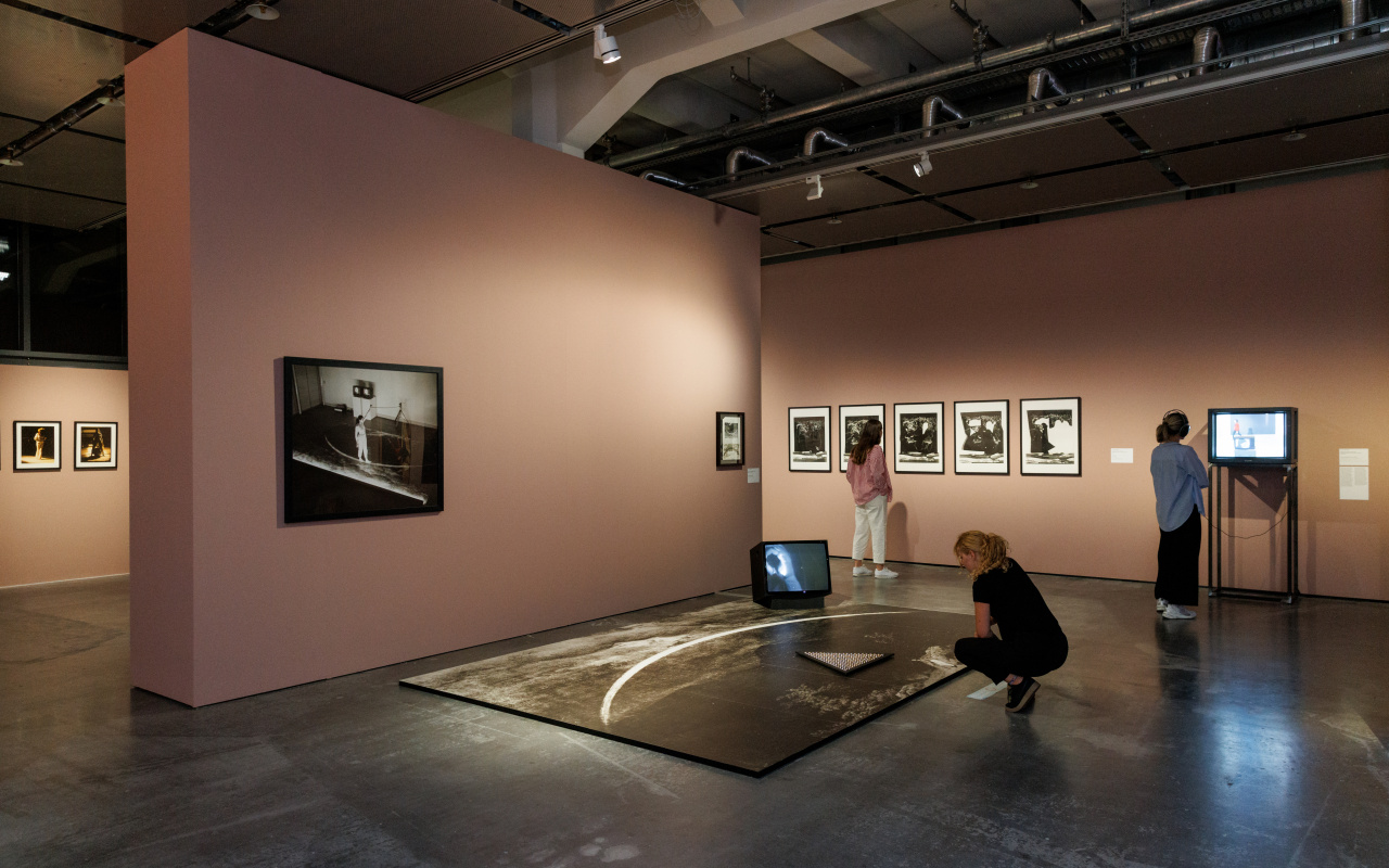 »Ulrike Rosenbach. heute ist morgen. Werke seit 1969« im ZKM | Karlsruhe, 2023.
