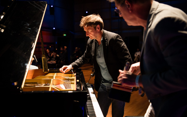 The dramaturges improvise with piano and sticks.