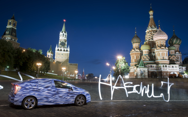 Ein Auto auf einem Platz in Russland