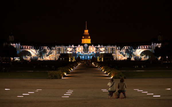 Projected waves on the Karlsruhe palace facade