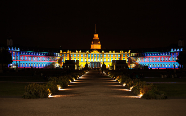 Die bunte Karlsruher Schlossfassade