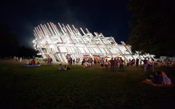 Der Pavillon bei Nacht