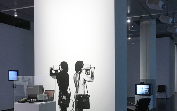 Blick in die Ausstellung »Radical Software«
