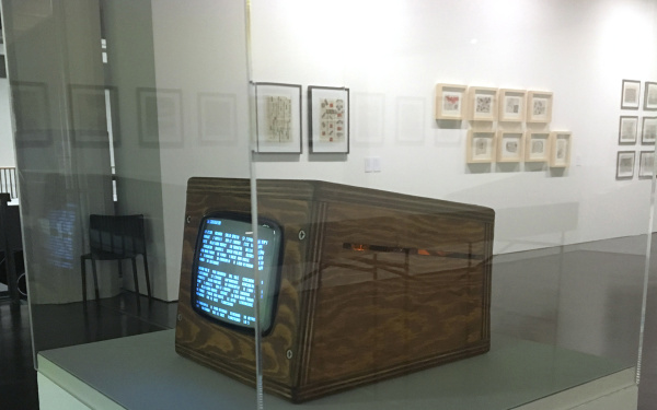 Blick in die Ausstellung »Nanni Balestrini. Wer das hir liest braucht sich vor nichts mehr zu fürchten«
