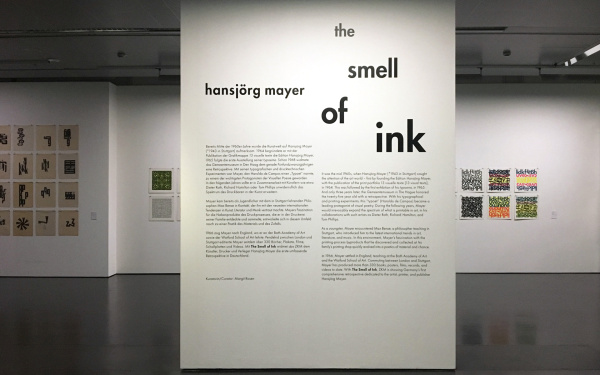 Blick in die Ausstellung »Hansjörg Mayer. The Smell of Ink«