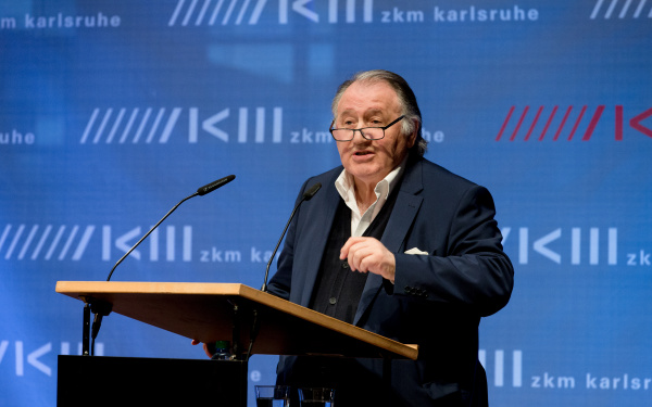 Peter Weibel spricht bei der Eröffnung von Markus Lüpertz 