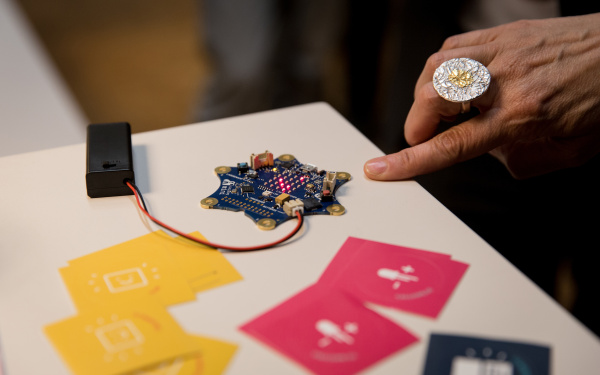 Löt-Workshop im Rahmen der Ausstellungseröffnung
