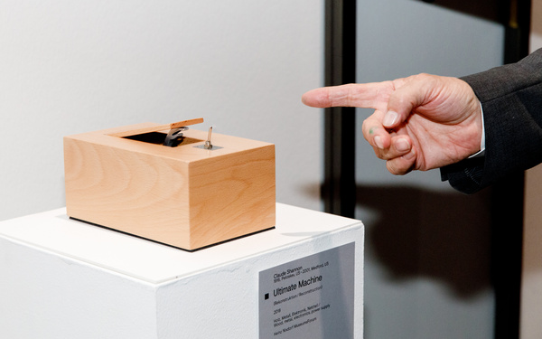Blick in die Ausstellung »Kunst in Bewegung. 100 Meisterwerke mit und durch Medien«