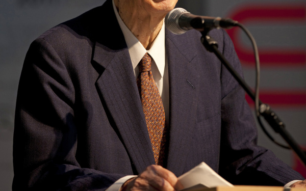 Hiroshi Kawano giving a lecture on the occasion of  the exhibition