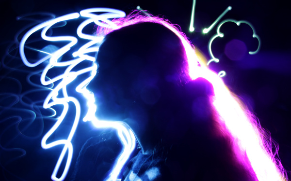 Eine Lichtshow gestaltet unterschiedliche Figuren im Rahmen der Veranstaltung »Art im Puls«.